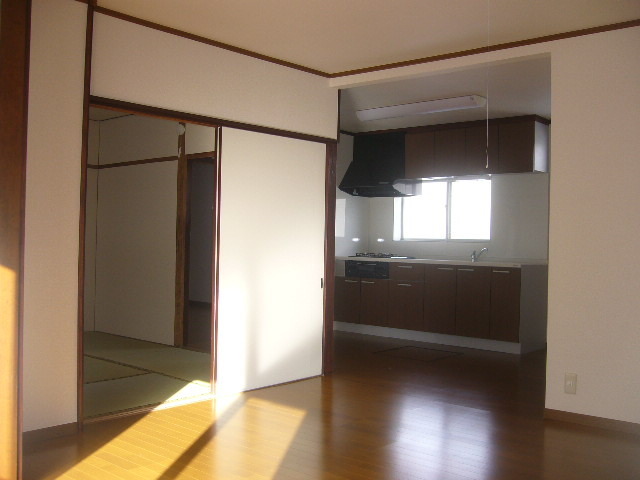 福島市：部屋の用途に合わせて和室を洋室に　浴室はお手入れしやすい目地の少ないタイプで